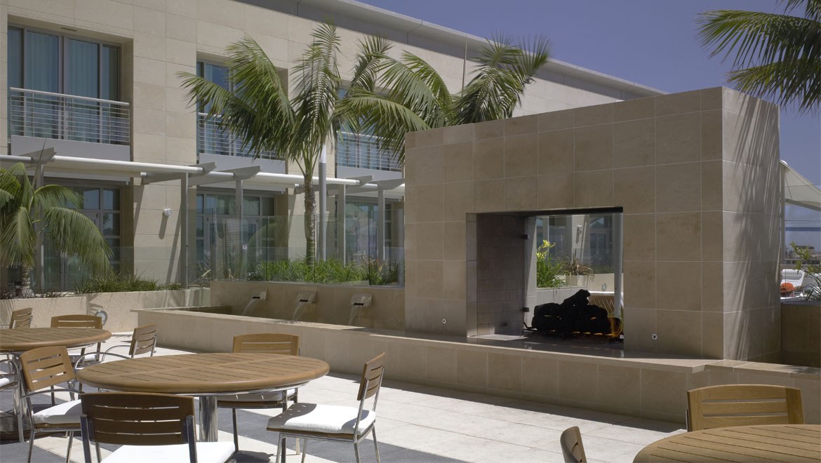 San Diego Hotel palm terrace 